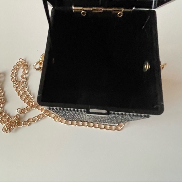 Lipstick clutch shoulder strap - Picture 9 of 10